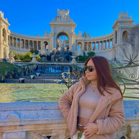 Meet your Posher, Giselle - Picture 1 of 1